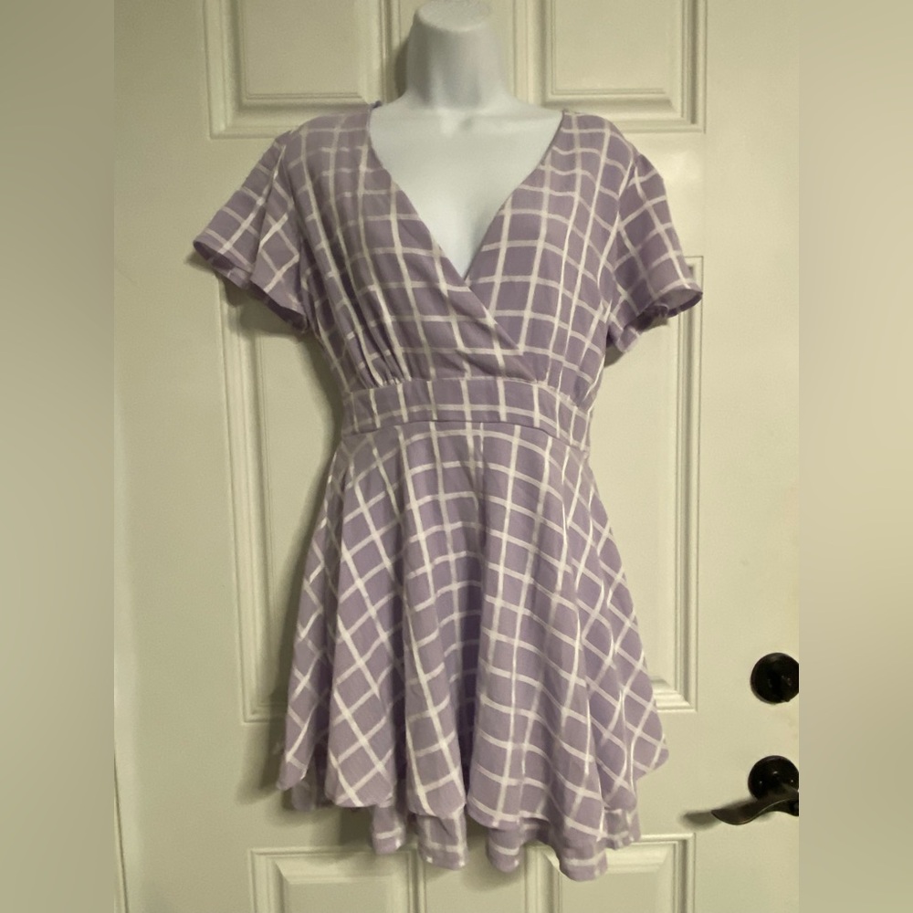 T19a- ALLISON & KELLY Lilac Window Paine Plaid Ruffled Dress